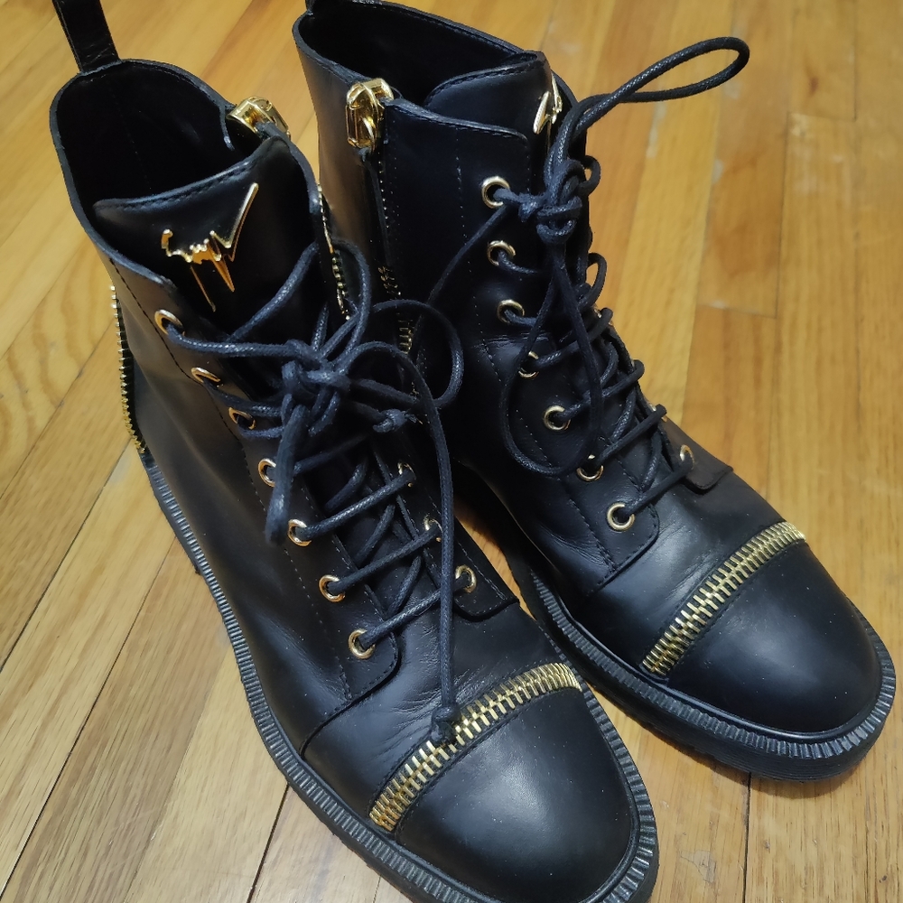 Guiseppe Zanotti Army Boots with Gold Zippers size 38 in Mint Condition